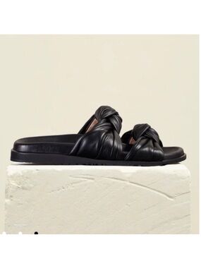 DEAR FRANCES Tye Slide, Black
Soft leather knot slide SIZE 5
US$450 new